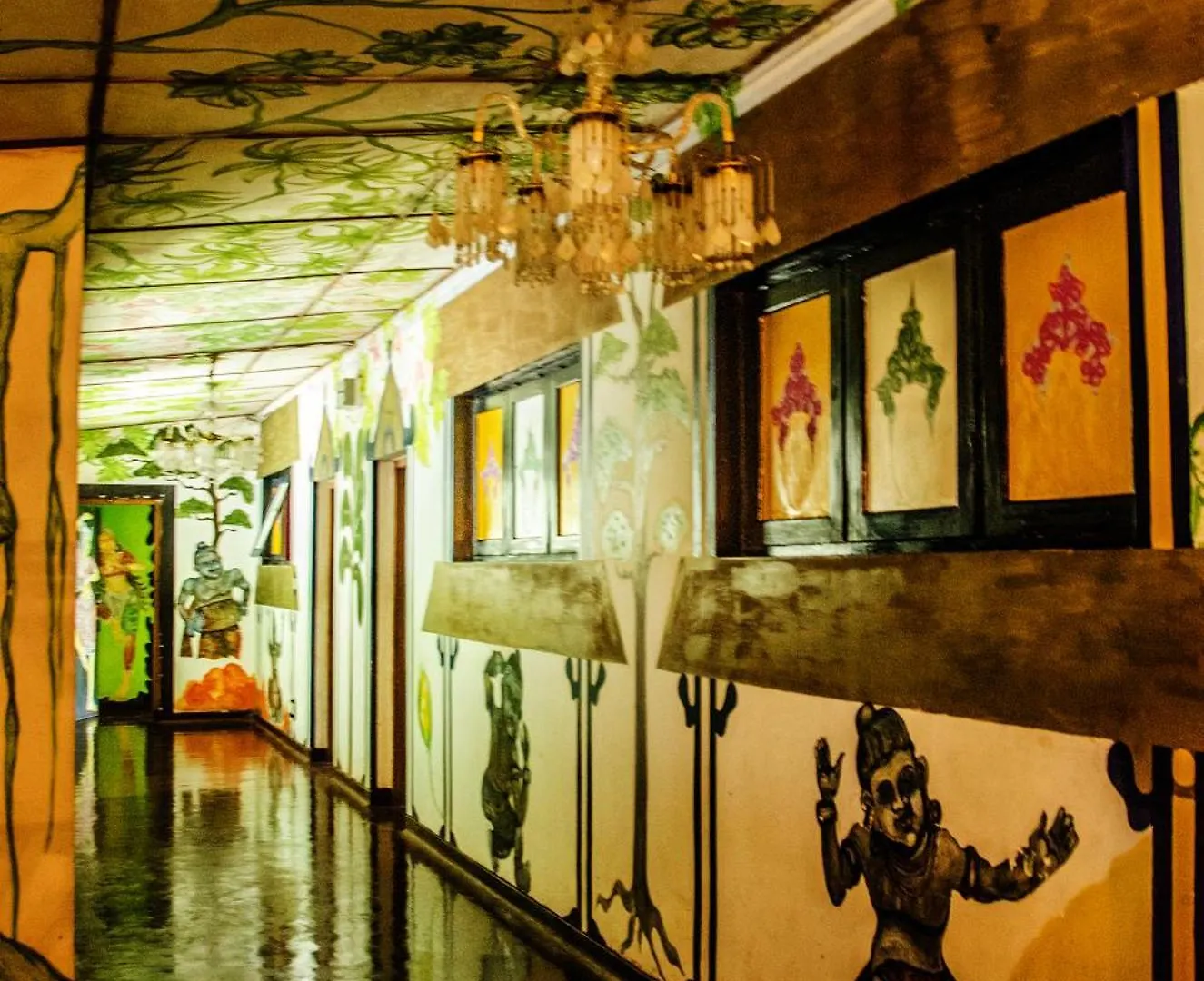 Helgasfolly Anti Hotel Residence Канди